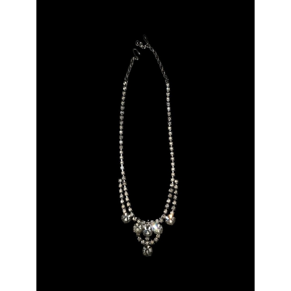 Exquisite Vintage Leo Glass Rhinestone  Necklace No Signs Of Wear
